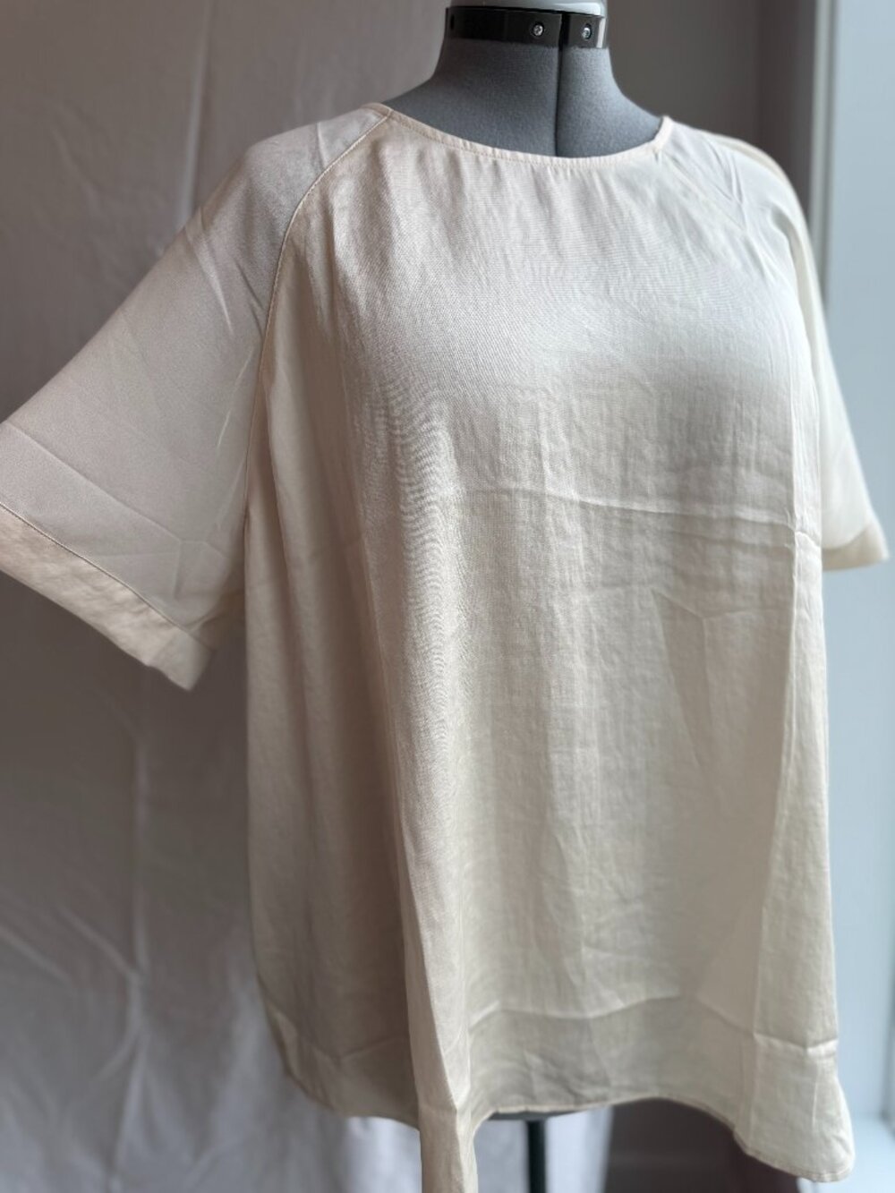 NWT Reitamans Cream Silky Half-Sleeve blouse
